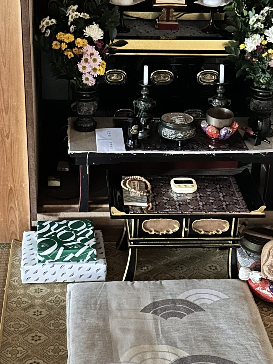 田舎のお家なので、おみやげは一回仏壇経由