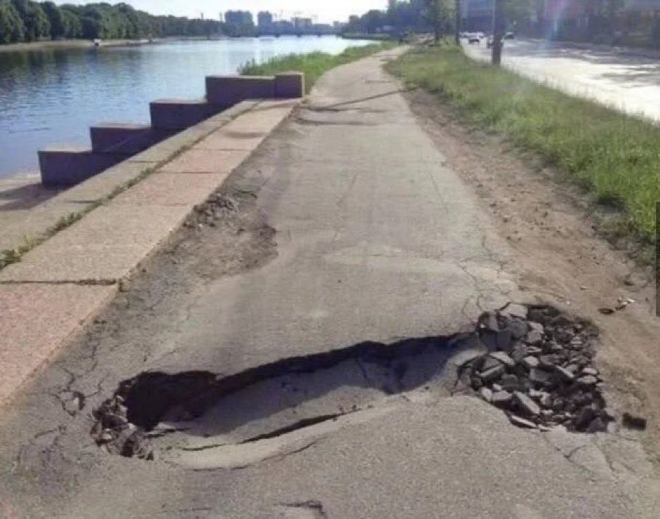 fui dar uma caminhada escorreguei e cai kk mal's 😅