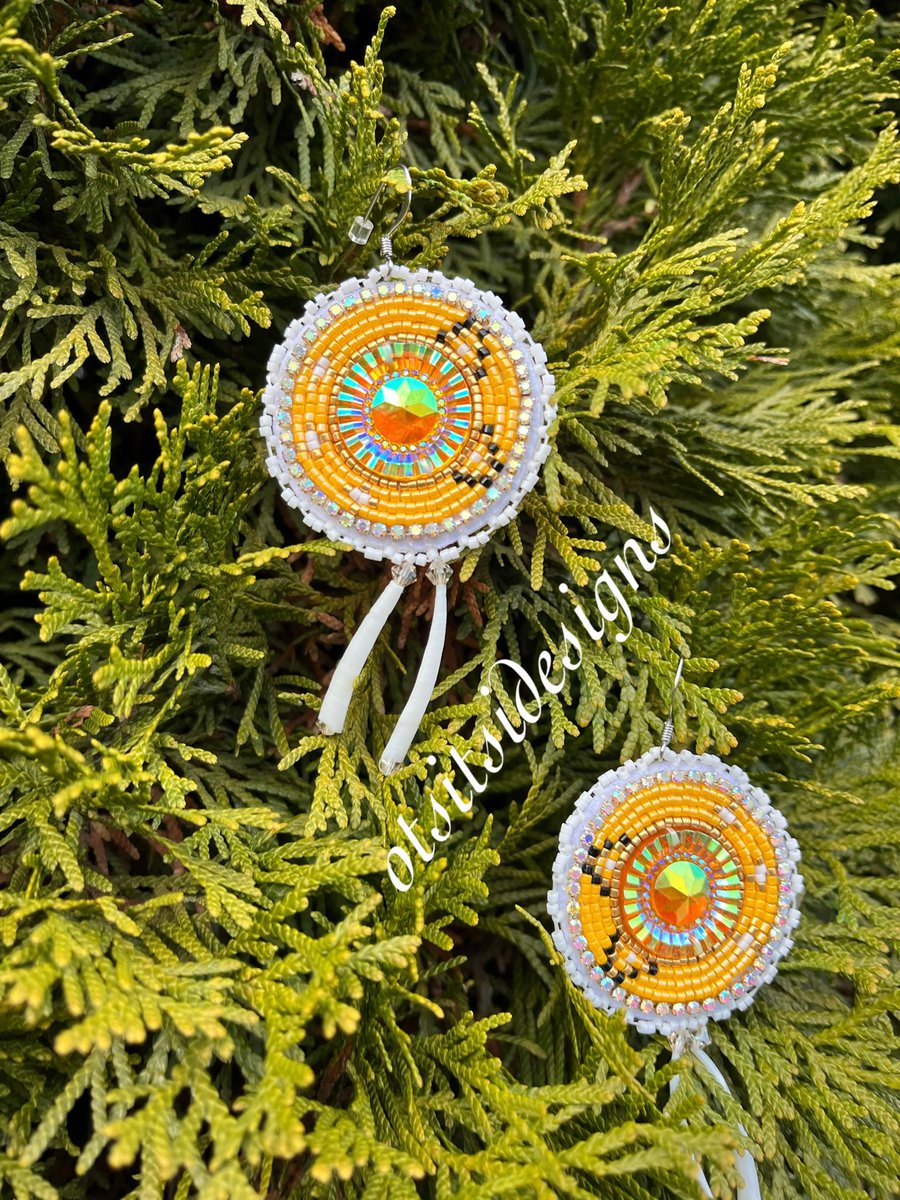 otsitsidesigns's tweet image. all beaded beauties on sale on my site 💖💞💕💕💫 

just use code: “SALE2025” at checkout to activate coupon &amp;lt;3 

or you can send me a dm to pay by emt 🌱 

l!nk in 🧵 

#beadwork #nativebeadwork #otsitsidesigns