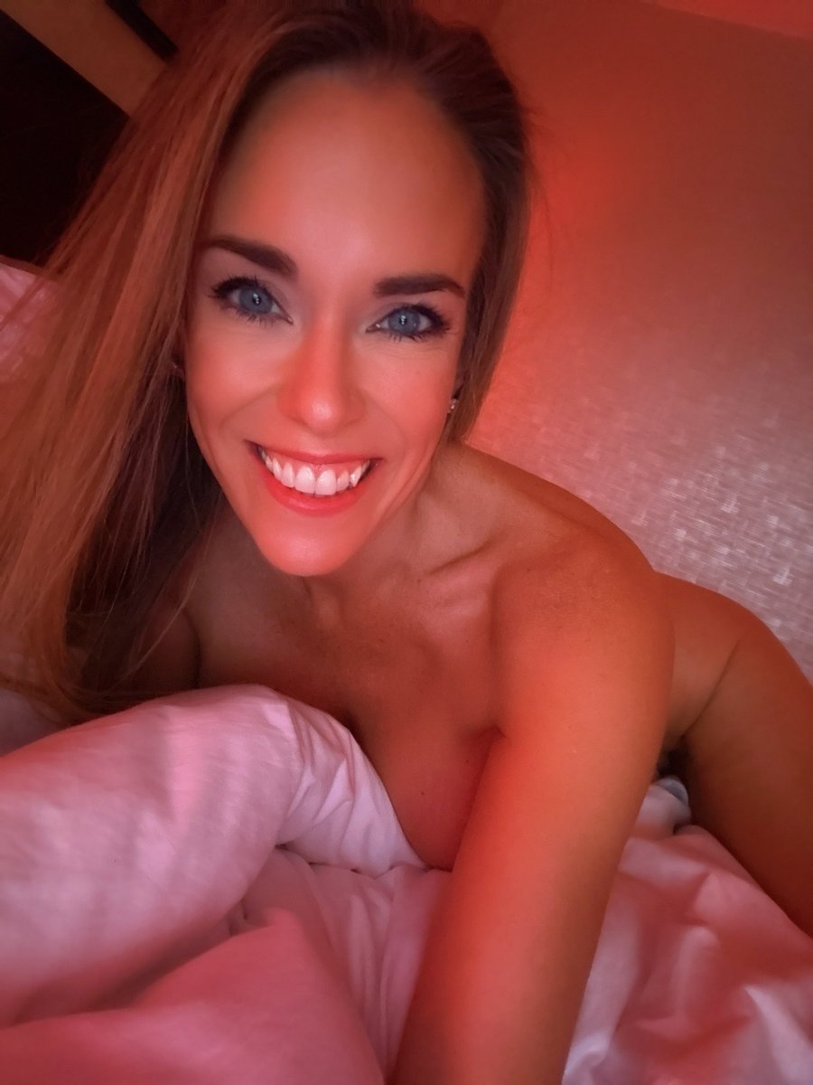 Who wants to join me? 

onlyfans.com/midwest.mama.0…