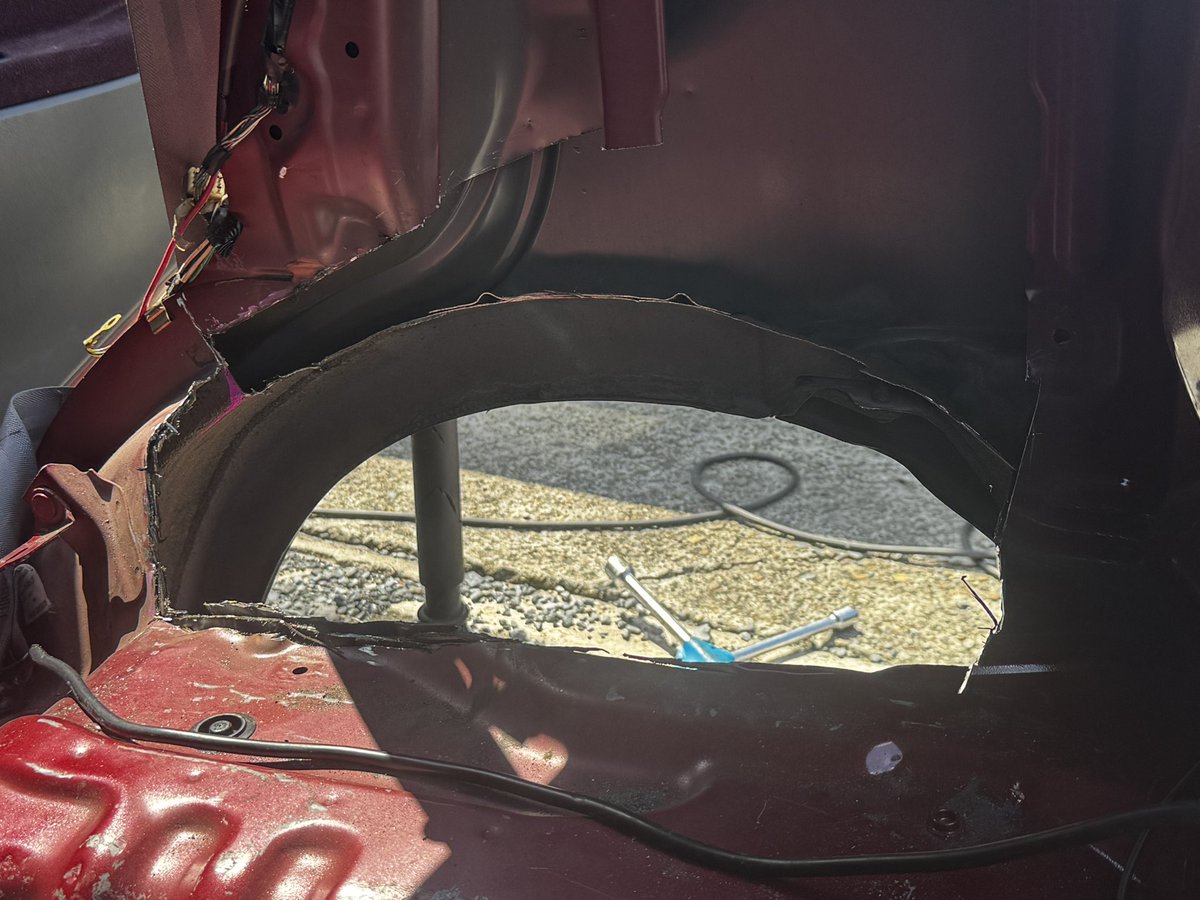 Ranka_jzs171's tweet photo. 解体持ってく前に緩募
L800Sオプティ売ります
一応車高、アクスル純正に戻してホイールも純正に戻します（足回りつける場合要相談）
リアのアーチ上がってます2枚目
インナーも上がってますが右側だけ作ってあって左は切りっぱなしです（作ることも可）
雪ドリミサイルorベース
車検2月くらいまで
6万 https://t.co/ovREqOuUGX
