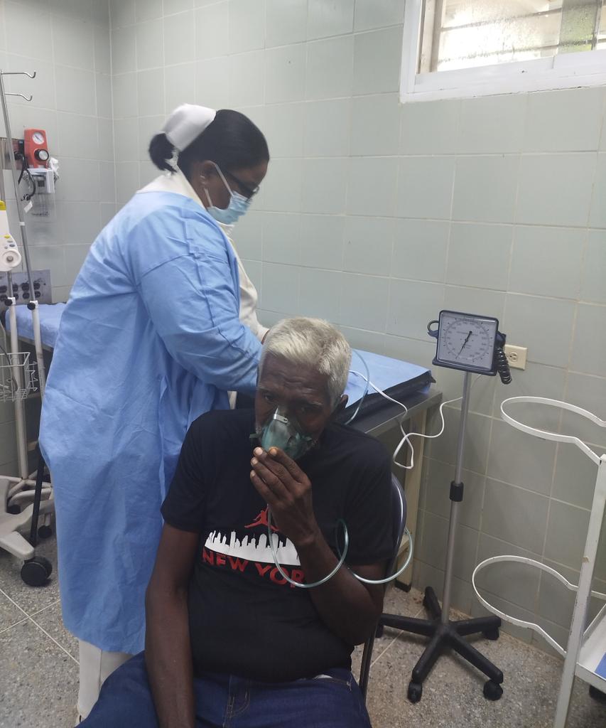 El personal de enfermería a la vanguardia prestando sus servicios a este hermano pueblo venezolano con convicción y patriotismo, firmeza y hermandad, estamos y estaremos juntos a este pueblo.
#CubaPorLaVida
#CubaCoopera
#CubaConVenezuela