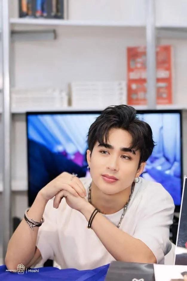 abi_himaya's tweet image. Goood morning, my love! Aga natin ngayon sa hub ah. Parang di mo kami pinuyat kagabi. 😌😆 #limbo