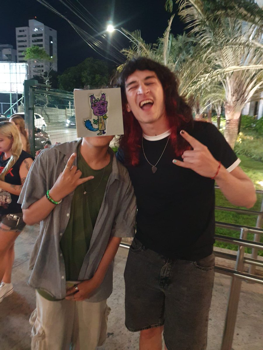 AkauzMyuri's tweet photo. MEU DEUS QUE CARA SIMPATICO, fiquei com tanta vergonha que eu acho que ele pensou que eu nem fosse fã dele 👉👈 sla desculpa eu acho......
@gustahill 
(Meu deus, vou deixar meu cabelo crescer dnv por causa de vc!!!!) https://t.co/Ytod1taAxO