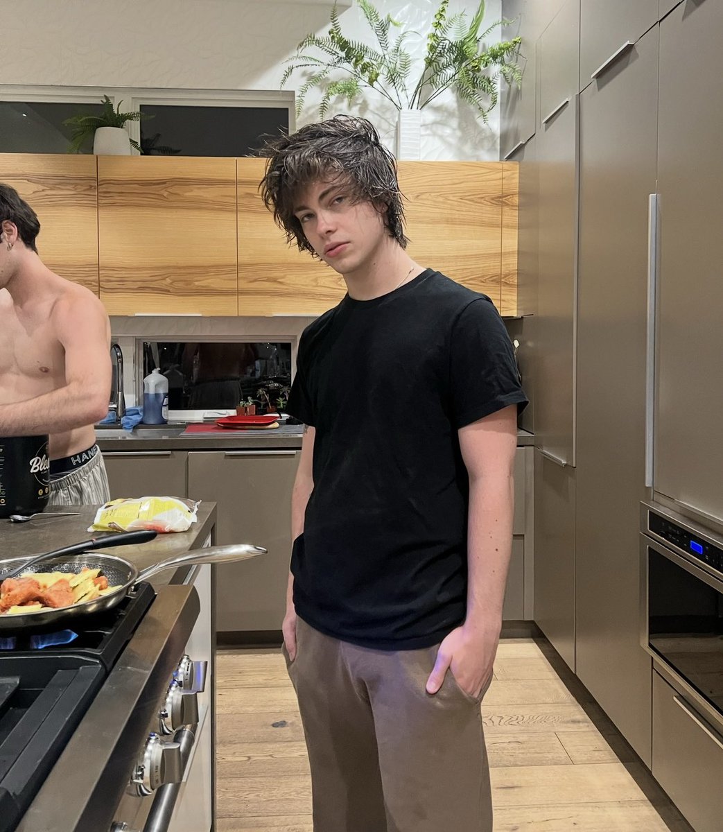 chasekeithhh's tweet photo. hair flip https://t.co/kwSdmd1TX3