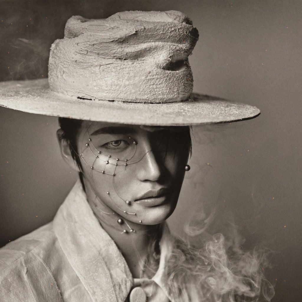 lesbians4woogi's tweet image. “models are lucky seonghwa chose music-“ I am going to hold your hand