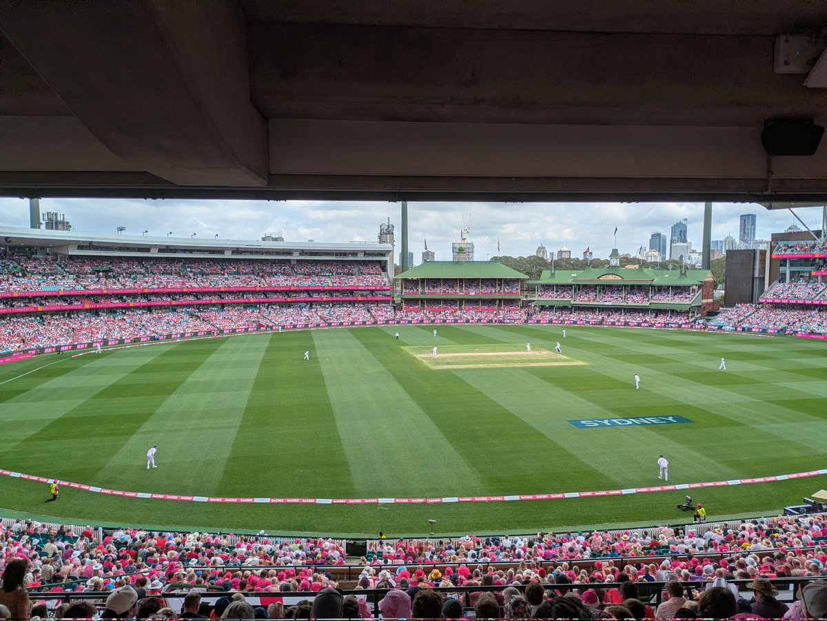 Knapper83's tweet image. Some of the worst Test Match cricket I've ever seen from an England side over these last two sessions. Just have a go at bowling at the stumps ey lads?! #AUSvENG #Ashes2025
