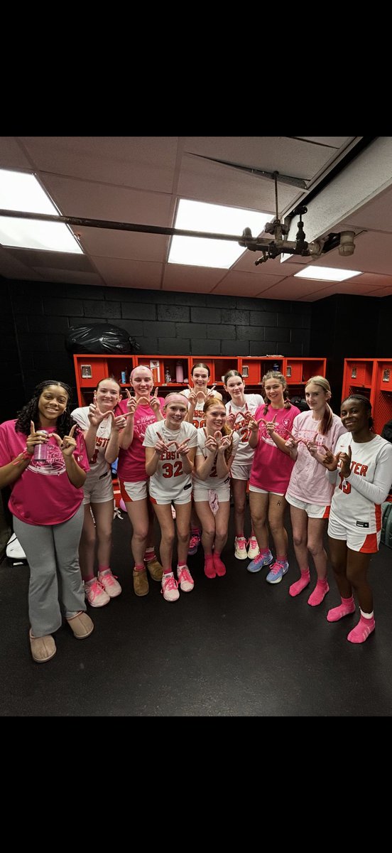 WGHSGirlsBball's tweet photo. That’s a W! Playing for more than ourselves tonight. #cancerawareness #umcommon @statesmensports https://t.co/iqcYljaUs8