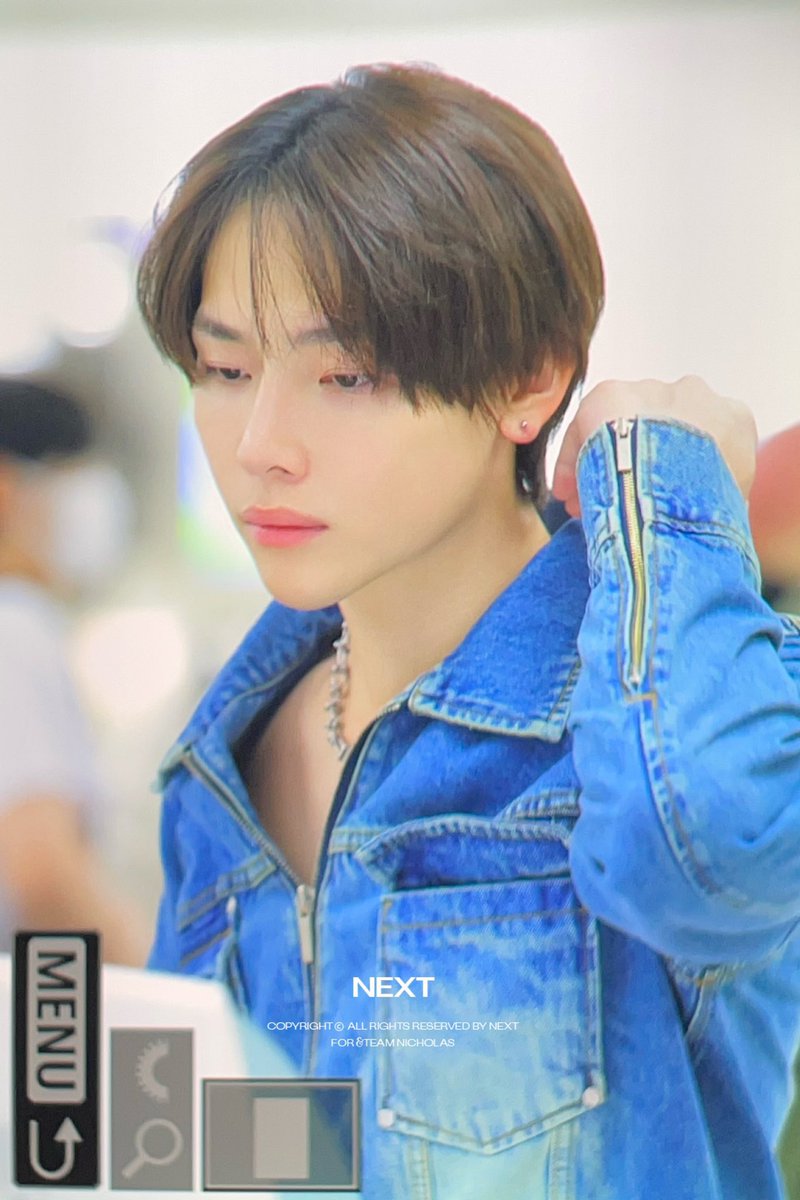 튜닝의 끝은 순정이라고
니콜라스 덜어낸 코디도 진짜 좋음
청순하고 예쁘고 잘생김