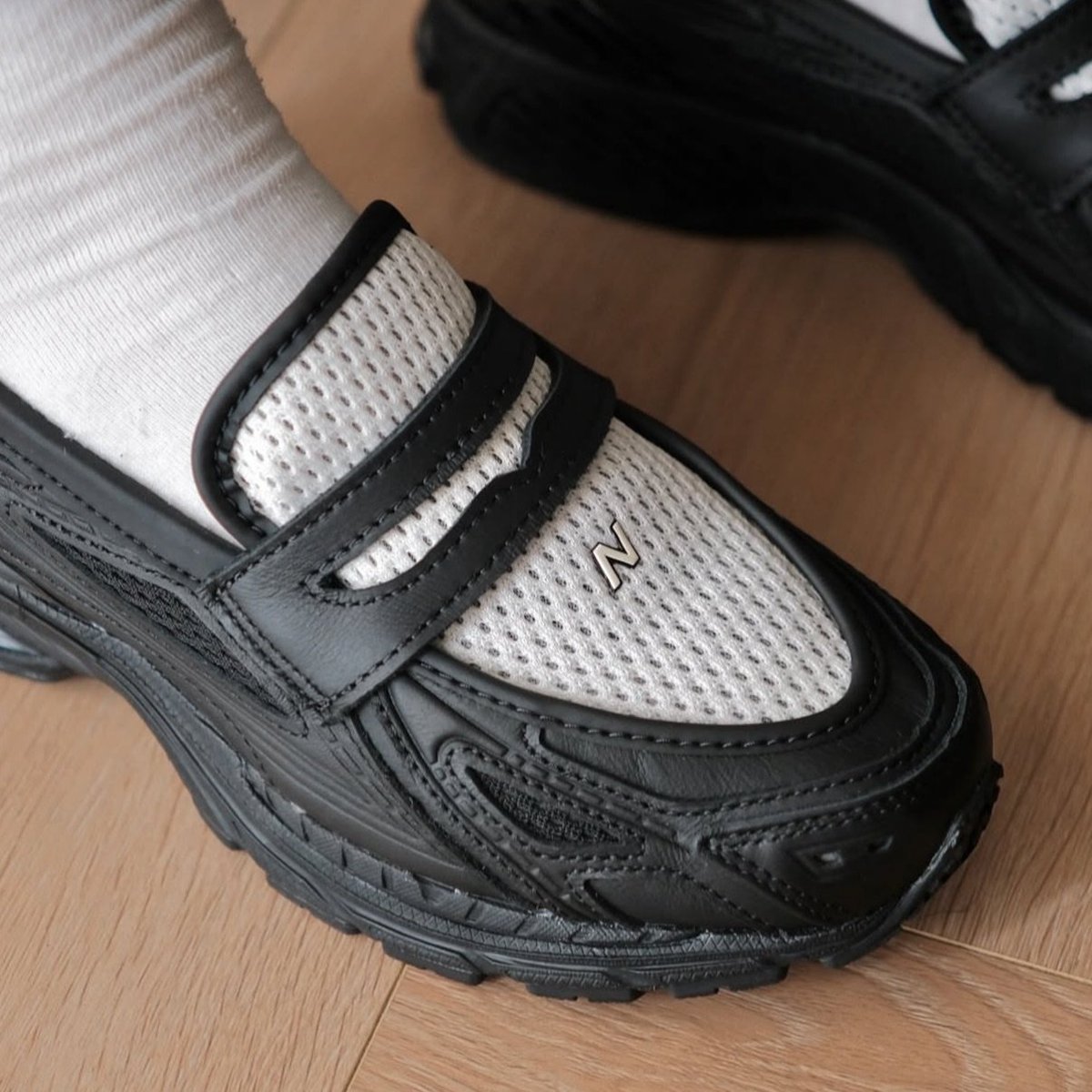 2026年 1/7 発売】 New Balance U1906L 8G9 Loafer “Black/White
