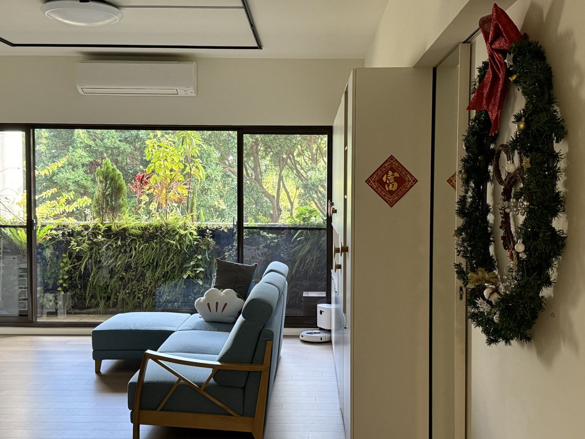 PowerOp's tweet image. 今天的客廳跟植生牆