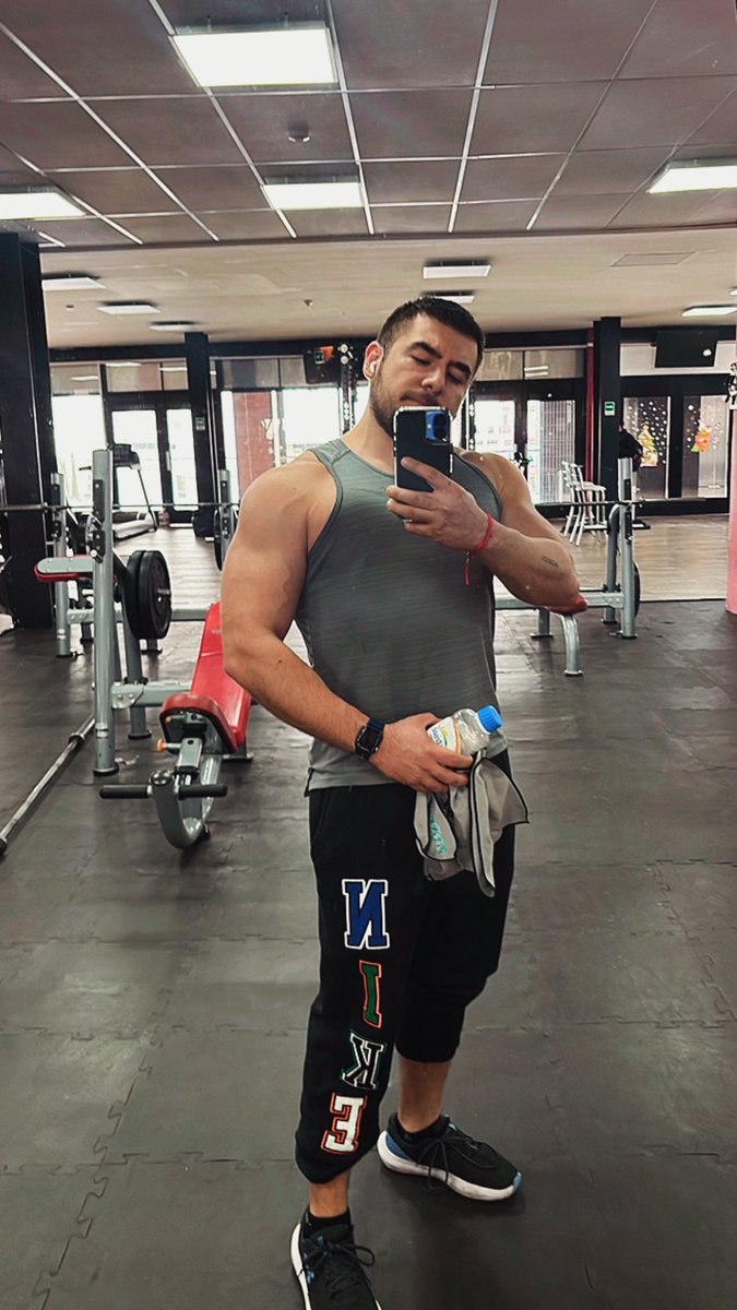 Quiero llegar a Semana Santa sin alcanzar el rascarme la espalda 🤙🏻🙂‍↕️🌚