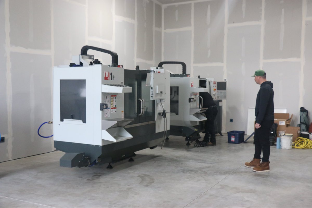 DoerflerJared's tweet image. Fun day at @HannaGolfCo. 

Machines are moved to the new shop. Electricians have them wired in. Tech needs to finish the install tomorrow and we will sneak a PM in as well. 

Hoping to get the mills spinning on Wednesday. 

Intern Molly got a cool photo today. A couple of years…