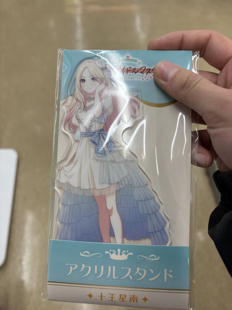 もちどる買おうか悩む とりまアクスタあった！