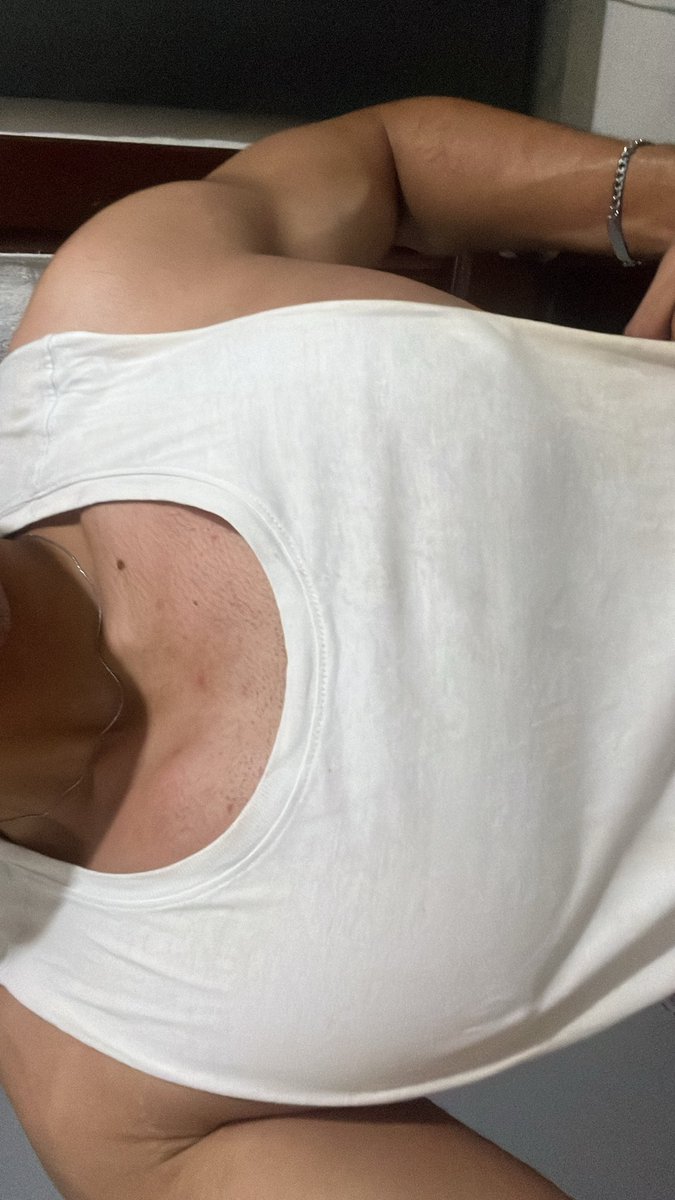 Cockstenitoxxx's tweet photo. From today’s workout chest https://t.co/trGXITh2UM