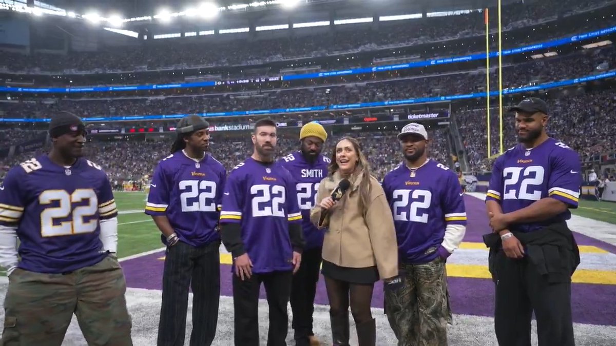 "We're here to pay our respects to 22. A living legend here in Minnesota."
@AndrewSendejo's in-game interview yesterday did not disappoint.