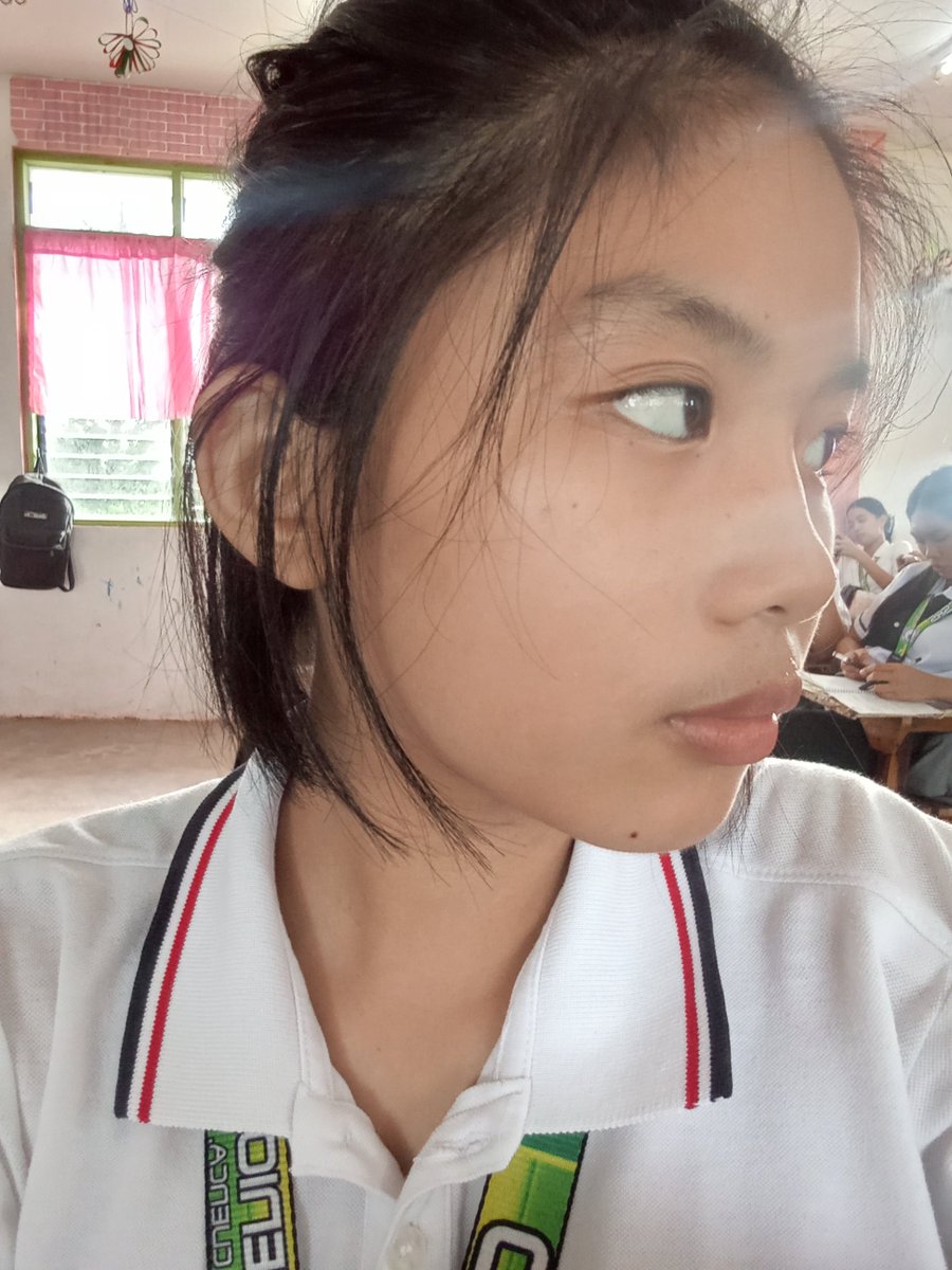 lndosftwr's tweet image. do i look like luke, or it's just me? 🤔

#5SOS_SELFIEDAY