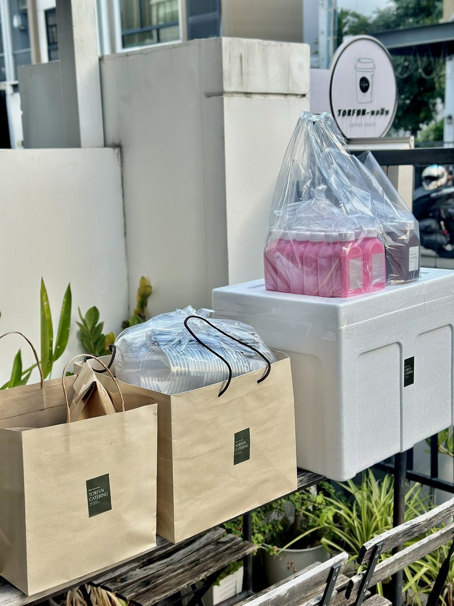 Torfuncatering's tweet image. Happy New Year 2026 🎉🎉
🎀 FOOD SUPPORT 🎀

Thank you evrry orders all over the year. let’s begin this shining year together with our menu ready to support the artists you love.💖

#foodsupport #foodsupportศิลปิน 
#ฟู้ดซัพพอร์ต #ฟู้ดซัพพอร์ตศิลปิน
#TorfunCatering