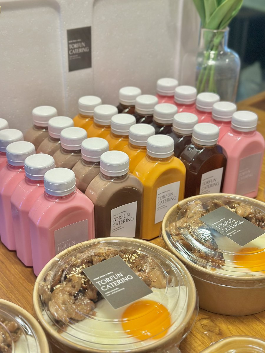 Torfuncatering's tweet image. Happy New Year 2026 🎉🎉
🎀 FOOD SUPPORT 🎀

Thank you evrry orders all over the year. let’s begin this shining year together with our menu ready to support the artists you love.💖

#foodsupport #foodsupportศิลปิน 
#ฟู้ดซัพพอร์ต #ฟู้ดซัพพอร์ตศิลปิน
#TorfunCatering