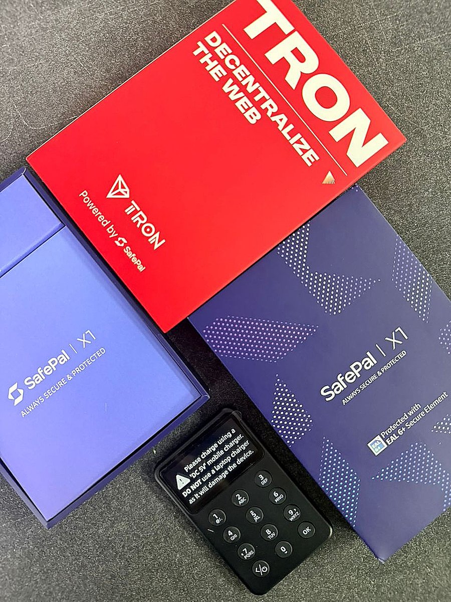 我的Safepal 终于到我家啦~ 晒晒图Safepal 这款的设计蛮好看的又有颜值又能保护我的资产🥰 使用一段时间后再来分享这款冷钱包哈