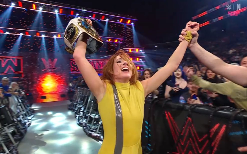 Que lucha mala hermano, gracias a Dios se acabó el reinado de Maxxine y que vaya y siga entrenando con Naty porque aún está muy verde.

BECKY es la nueva campeona Intercontinental 

#WWERaw #WWEColombia