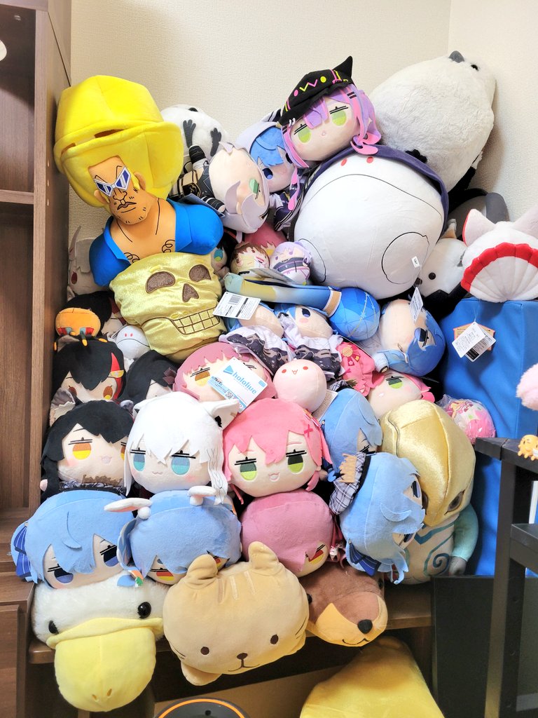 寝そべり達もう少しお顔出てたはずなんだけど重力で沈んでない