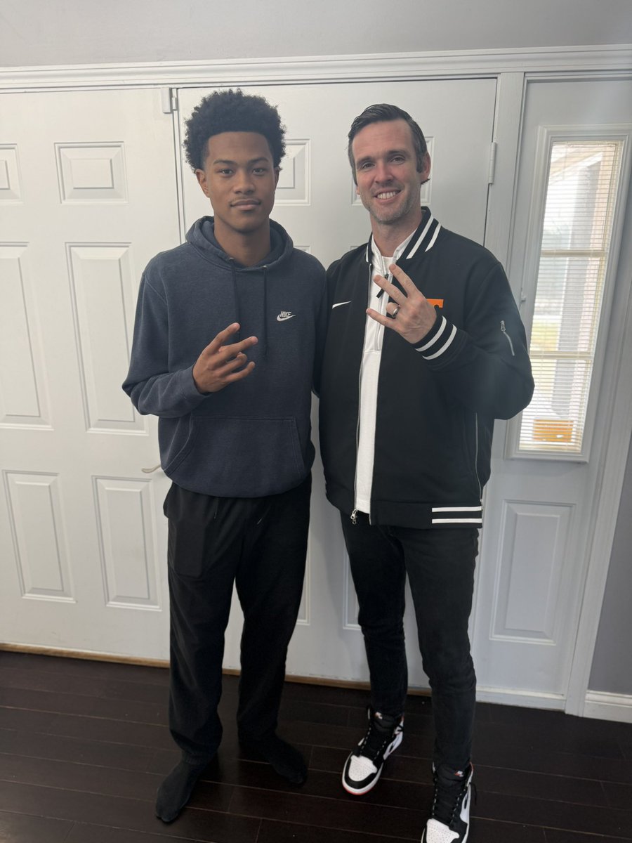 israelabramsqb7's tweet photo. I had a great time on a home visit with @CoachHalzle having breakfast and talking @Vol_Football @VolFBRecruiting . Thanks for stopping by coach. @MontiniFootball @CoachHo @EDGYTIM @scottybscout @PrepRedzoneIL @AllenTrieu @AABonNBC @polynesiabowl @TomLoy247 @GregSmithRivals @adamgorney @247Sports @on3 @Rivals @RivalsHS @Josh_Frydman @TheOpening @TrustTrost @GNSportsTV @BrandonHuffman