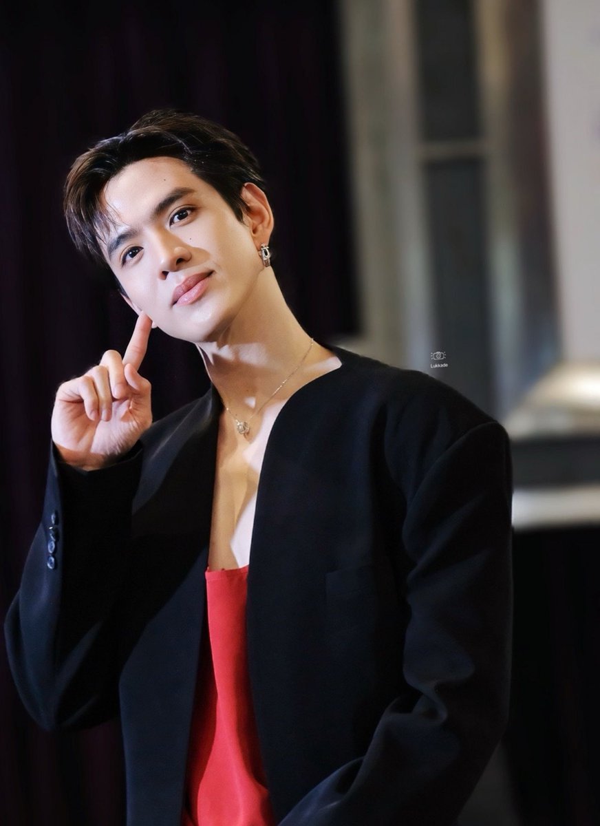 FilmtnpStudio's tweet image. เช้านี้สองลุคสองสไตล์ จะจิ้มแก้มหรือนิ่งๆ ก็โดนใจแฟนฟิล์ม 🤗

#FilmThanapat #ฟิล์มธนภัทร