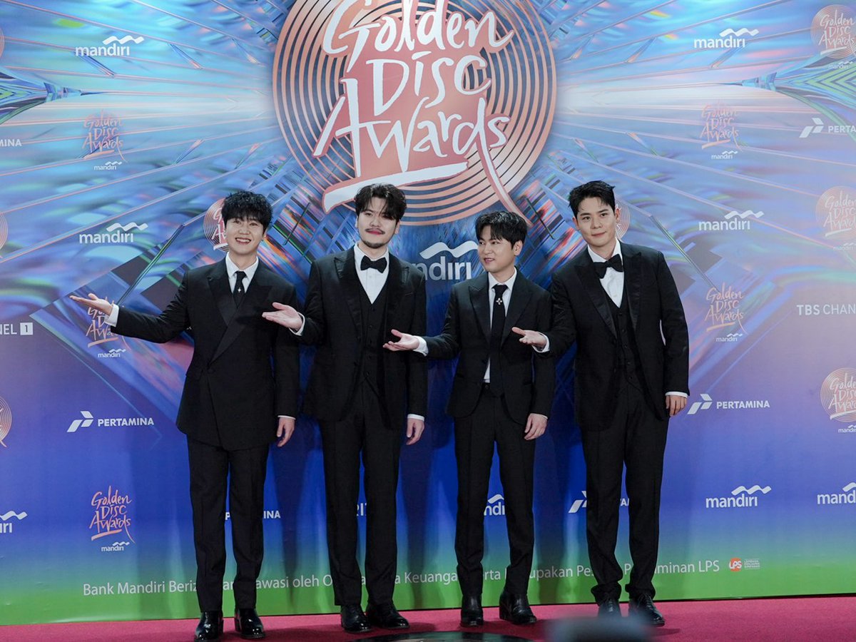 아니 어떻게 이렇게 다르게 다 잘생겼냐 
라뽀엠 너네 뭐냐 진짜