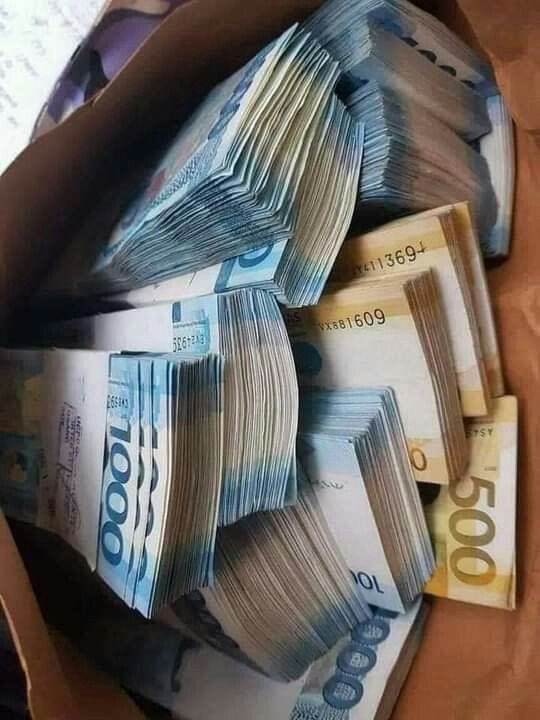 downbadsapphic's tweet photo. Jgh from the bank. Tumawag banko namin kasi need ko daw magwithdraw at di na kasya pera namin sa banko. @LingOrmCH3 if inaannounce mo na fanmeet ng lingorm sa pinas?? Pwede na mabawasan laman ng banko namin???? Haysss
#waitingsafanmeet #richaf #arawarawsipaglang https://t.co/YTJNPS2yeb