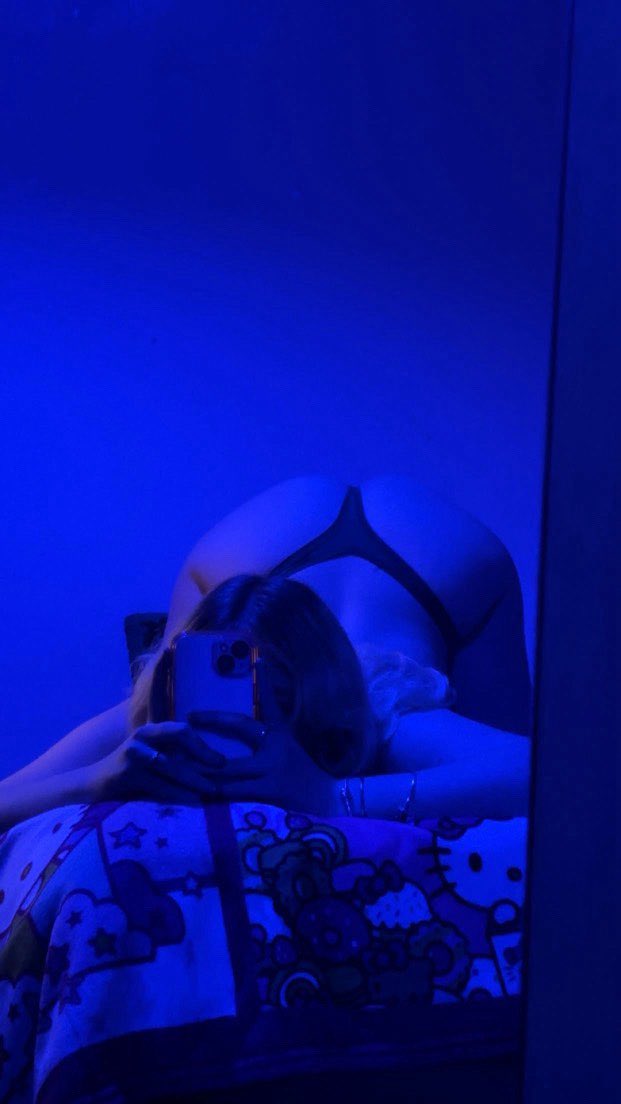 muniecakes's tweet photo. i luv my blanket someone buy me more hk #nsfwtwt #arch https://t.co/PUOZsCcPim