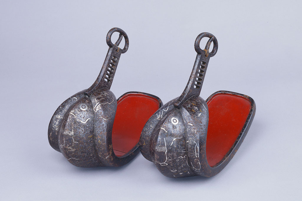 江戸時代の馬具①】 今年の干支にちなみ馬具を展示しています。足を