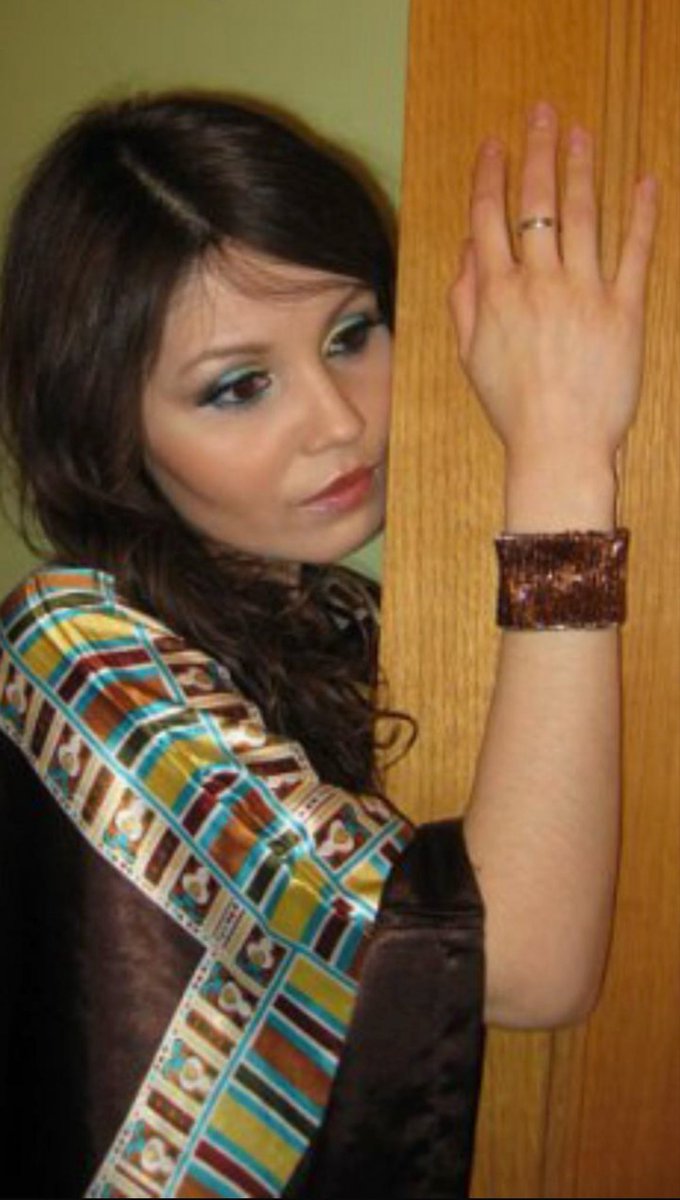 Don’t lose the depth within you.
It’s easy to be a copy or to meet others’ expectations, but being your true source of energy is a whole different path.
Within all the beauty we create, there is a space where the real you lives — your unique impulse.
Find it. Hold it tight✨💜🕉️