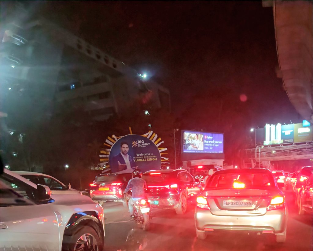 vinay_vangala's tweet photo. Dear Yuvi @YUVSTRONG12 being a brand ambassador of BIG Academy an "educational institution" do U encourage these illegal hoardings causing nuisance to commuters? Of course our @CommissionrGHMC @zmcybd @ZC_SLP are blind folded! @CYBTRAFFIC it may fall at any time, pls check! https://t.co/VvZ9GSv9OQ
