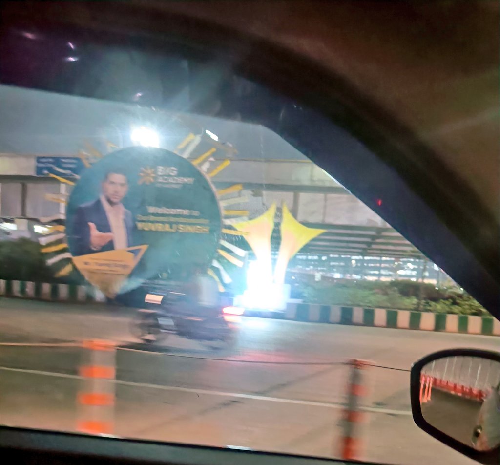 vinay_vangala's tweet photo. Dear Yuvi @YUVSTRONG12 being a brand ambassador of BIG Academy an "educational institution" do U encourage these illegal hoardings causing nuisance to commuters? Of course our @CommissionrGHMC @zmcybd @ZC_SLP are blind folded! @CYBTRAFFIC it may fall at any time, pls check! https://t.co/VvZ9GSv9OQ