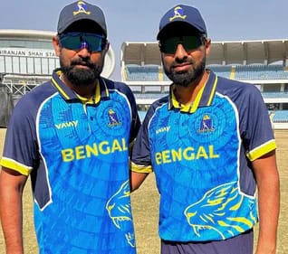 मोहम्मद शमी और उनके भाई मोहम्मद कैफ को चुनाव आयोग ने स्पेशल इंटेंसिव रिवीजन (SIR) के तहत सुनवाई के लिए समन भेजा है। उन्हें कोलकाता में असिस्टेंट इलेक्टोरल रजिस्ट्रेशन ऑफिसर (AERO) के सामने पेश होने का निर्देश दिया गया था, लेकिन शमी तय तारीख पर उपस्थित नहीं हो सके।

शमी ने चुनाव