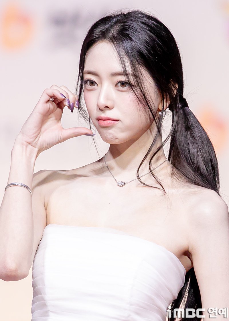 statsofshinyuna's tweet image. [INFO]

#YUNA is officially making her SOLO DEBUT this March 🤯🔥

She will become the second ITZY member to debut solo, following Yeji. 

Her first solo album is currently in production, with MV filming already underway, marking an exciting new chapter for Yuna as an artist!