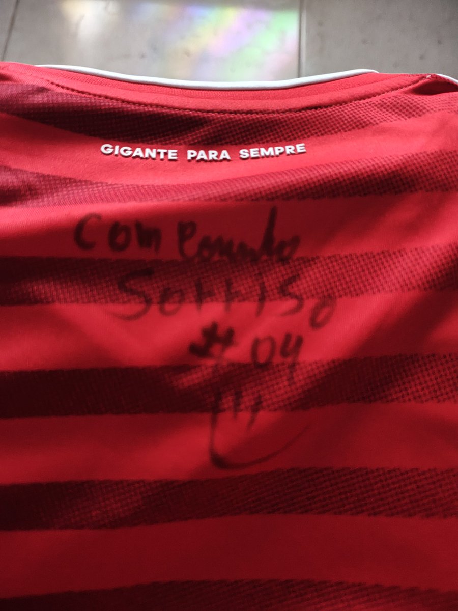 ColoradasNaArea's tweet image. Camiseta autógrafada, com dedicatória 🙌