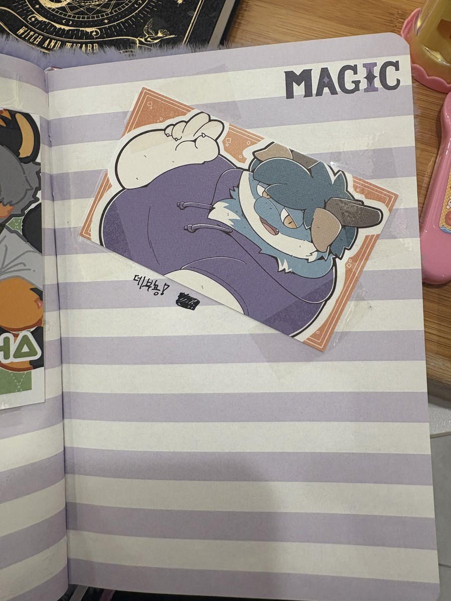 ahpuhahpudding's tweet image. 냥냥 실은 이틀전인 일요일에는 털친구분들이 무려 네 분이나 오셨어요오….!! 오신 분들과 수다 떨다가 할 일을 미뤄서 늦게 퇴근하구 담날 일찍 출근해서 부랴부랴 택배 마치고 그랬네용 그래두 재밌는데 어뜨케요 핳🤣 다들 같은 시간대에 계셔서 뭔가 털의 함유량이 높아진 느낌을 실감이 났어요…