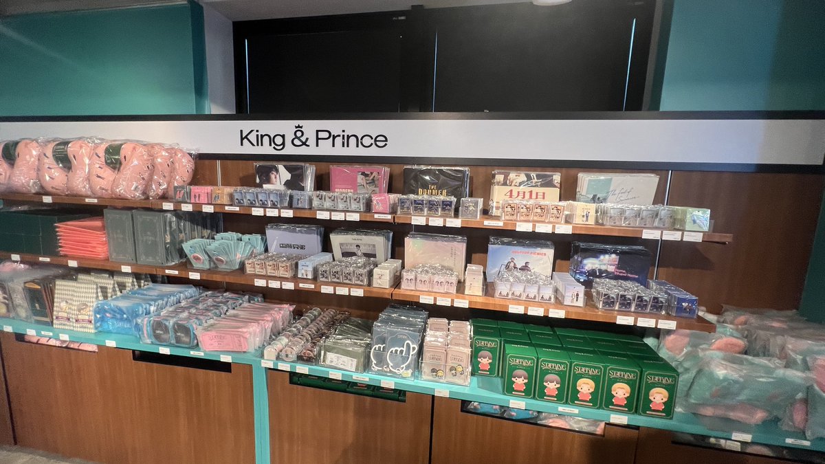99hahs's tweet photo. 入場からずーっと「STARRING」「Theater」の世界観で可愛い！② 

#POPUPSTORE_STARRING
#STARRING
#KingandPrince https://t.co/V5jY2ep8eG