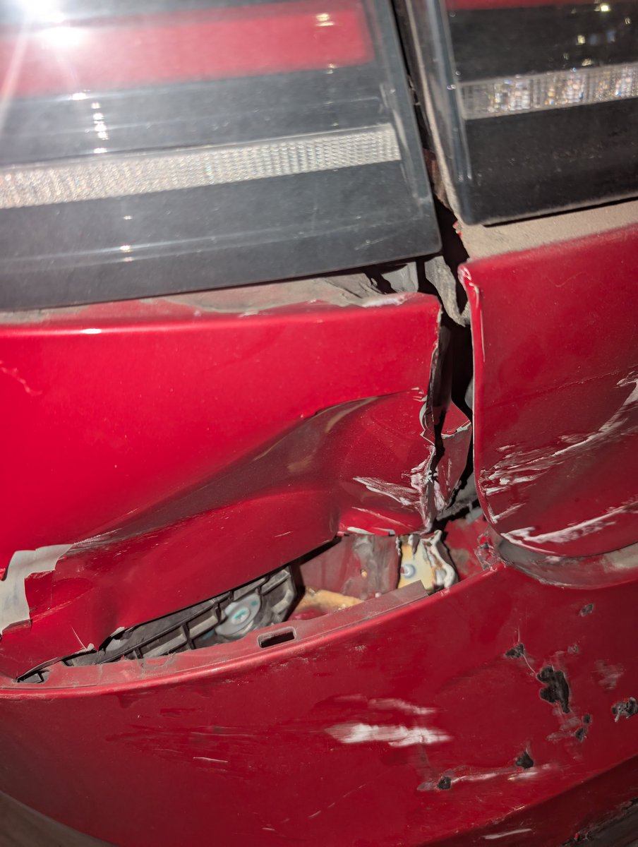 maroonenu's tweet photo. My model S met with a minor accident and I'm being told there's structural(inner quarter panel reinforcement) damage and it needs to be totaled because they cannot fix the car without removing the battery and without breaking the dome glass. This sucks, I loved my car and paid a heavy price for it, literally!! I expected more from #Tesla after paying a premium for #modelS
@elonmusk @teslasi @tesla_na @TeslaRepairStor