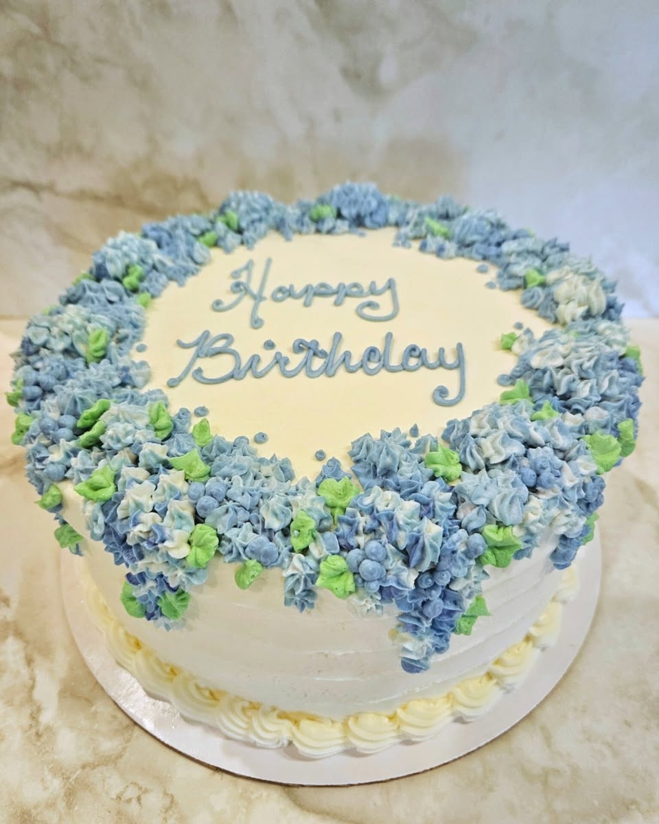 casualgourmet's tweet image. Sugar and spice and everything nice.
#CasualCakes #CapeCodBaker #CapeCodBirthdayCakes