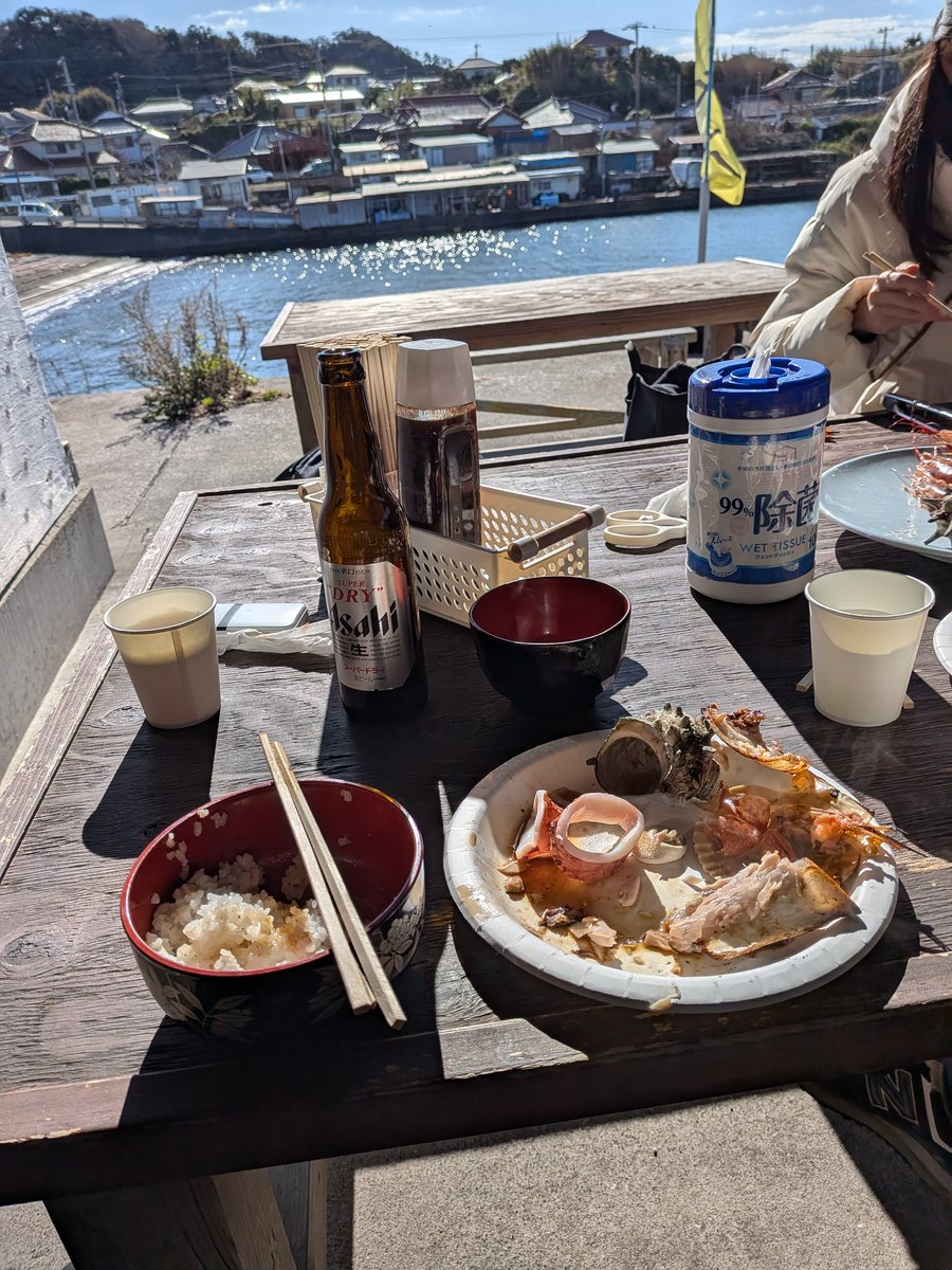 jinchan167's tweet photo. 今日は千葉県の館山まで家族旅行です！🌊
海辺の海鮮バーベキューめっちゃ美味いわ〜！✨🍺🥰 https://t.co/UatapuctsI