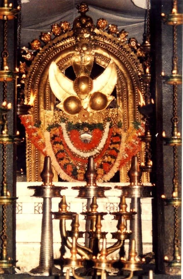 Balaganpathi's tweet image. 🔱 Standard procedure for any kind of japa, mantra. Golden rules to remember.

• No japa, mantra or chanting or any strotram should be done without apt knowledge or dīkṣā from an able Guru. 
• Everyone is not destined to get a Guru and you do not get guru’s through