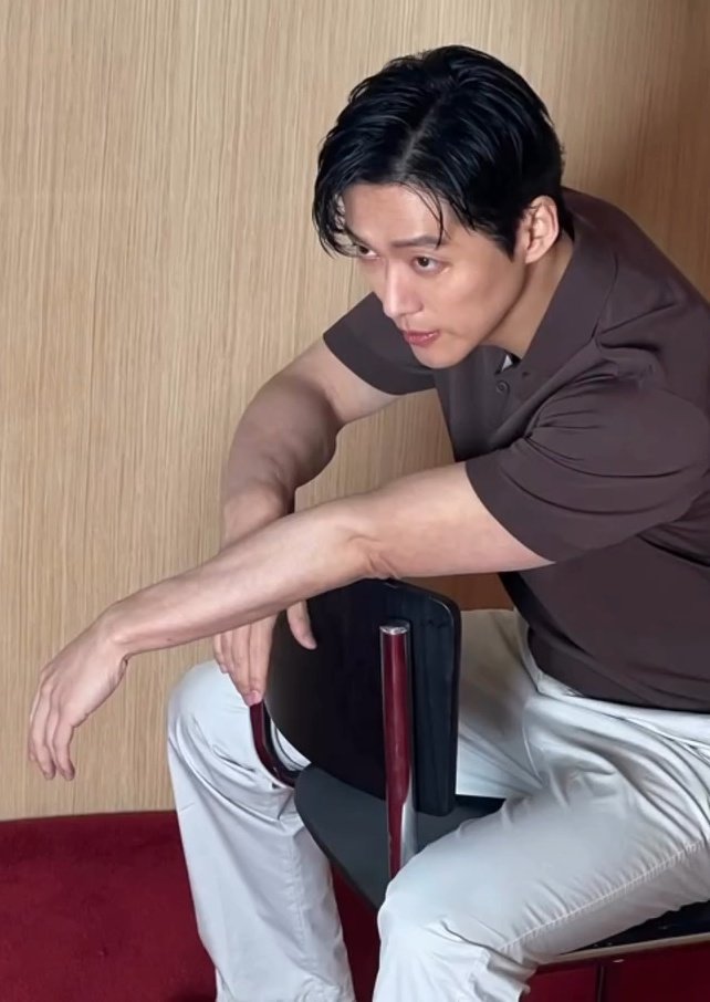 หล่อว่ะ ให้เลยอะยิ่งมีอายุยิ่งหล่อ