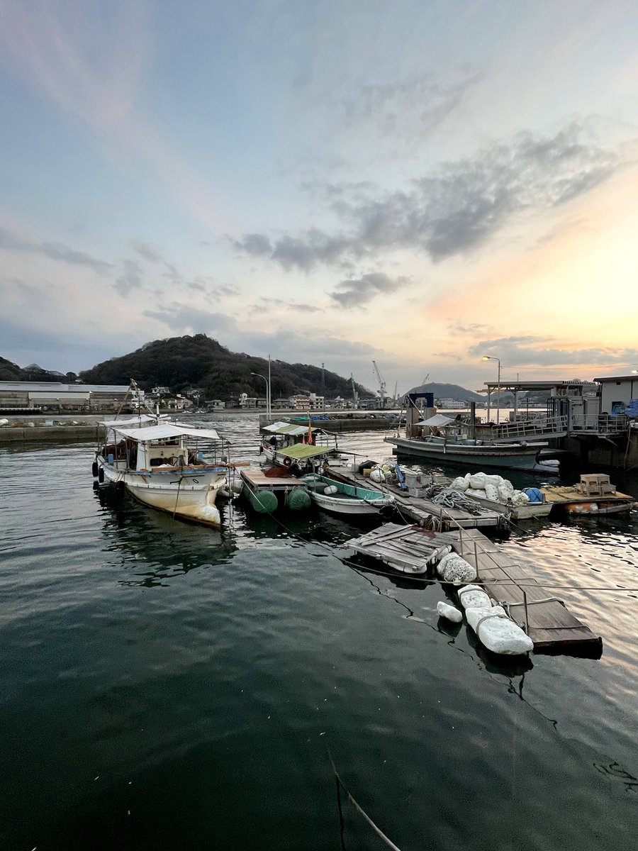 design_it_archi's tweet photo. 尾道での新しいプロジェクトの敷地調査へ。瀬戸内海に面する宿泊施設です。

We went to Onomichi to survey the site for our new project. This is a accommodation facing the Seto Inland Sea. https://t.co/TTUoEAI2kA