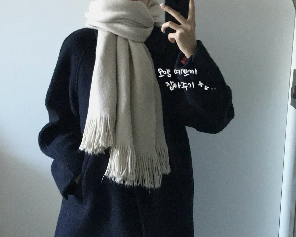 간단하고 예쁜 목도리 매는 법 🪽
너무 쉬워서 한번 보면 외워질 거예요 ..