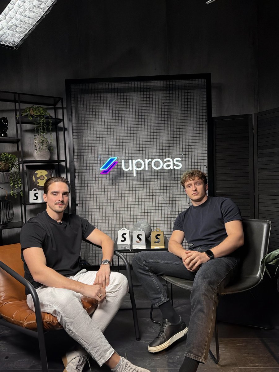 Uproas.io tweet media