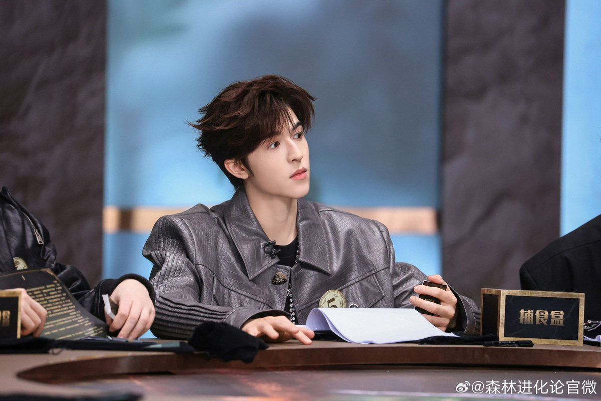 260106 | 森林进化论

ʚ🐰ɞ

ภาพนิ่งแบบ HD ของแพทริค จากรายการ #ForestEvolutionism2025 ตอน “สงครามป่า” รอบ Final
ท่วงท่าสง่างามที่โดดเด่นอยู่ในสนาม ซ่อนกลอุบายเอาไว้ภายใน พลังอันแข็งแกร่งพุ่งทะยานเสียดฟ้า ฝ่าฟันทุกอุปสรรค!

#แพทริค #PatrickFinkler 
#森林进化论2025 #尹浩宇