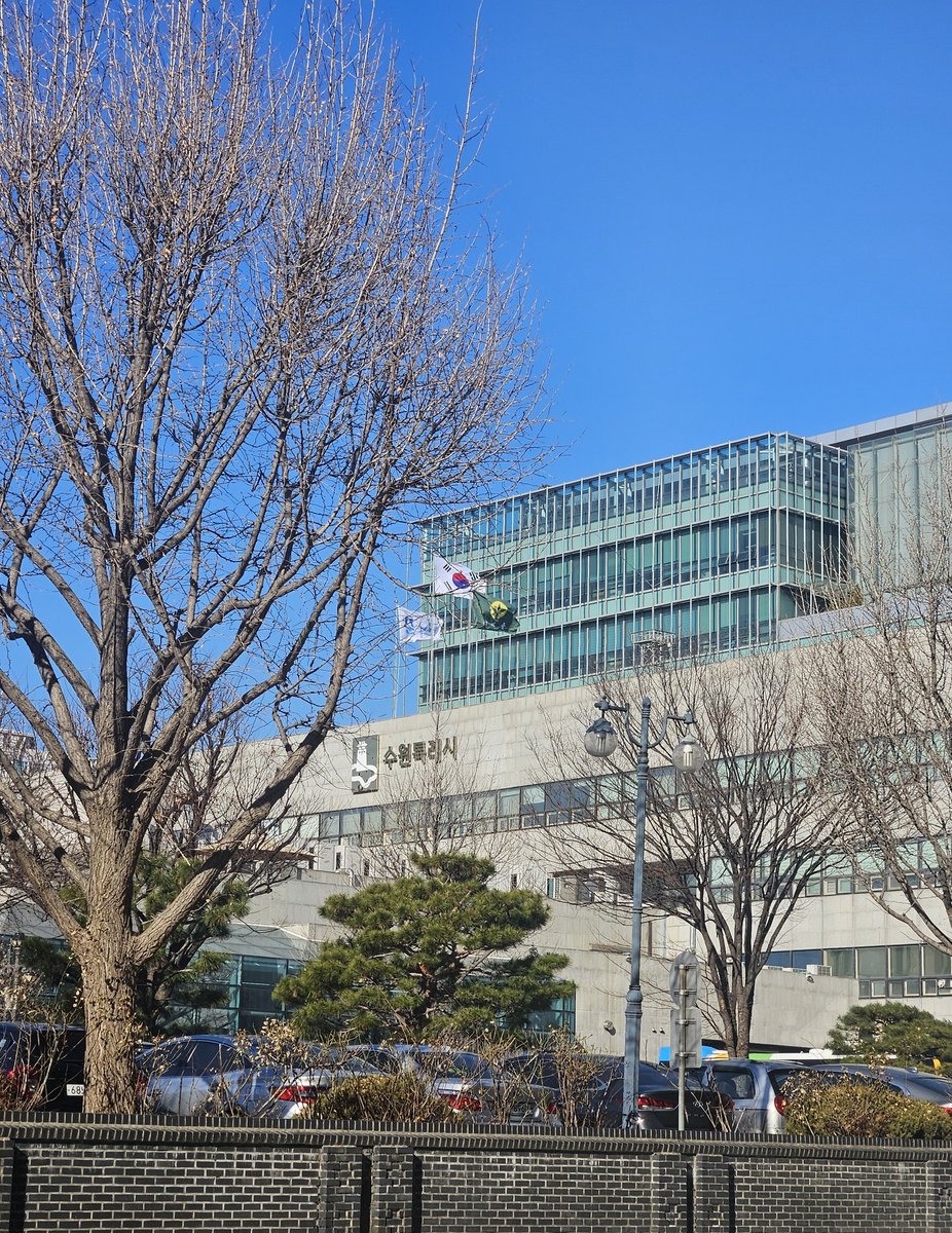 다른 일정 없이 연습실 하나로 수원 왔는데 2시간 너무 고되다... 서울로 와주신 모든 분들께 다시금 감사함을 느꼈어요
허리가 아프다...